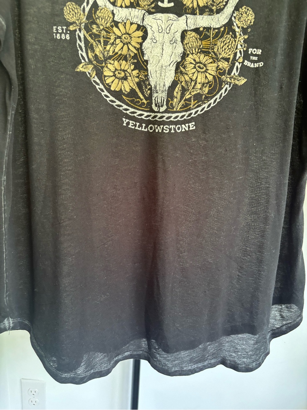 • [Yellowstone] Dutton Ranch Tee • - Picture 3 of 7